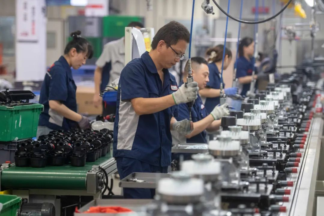 今年1—7月，重庆制造业重点项目完成投资443.2亿元，同比增长7.6%，拉动全部投资增长1.3个百分点